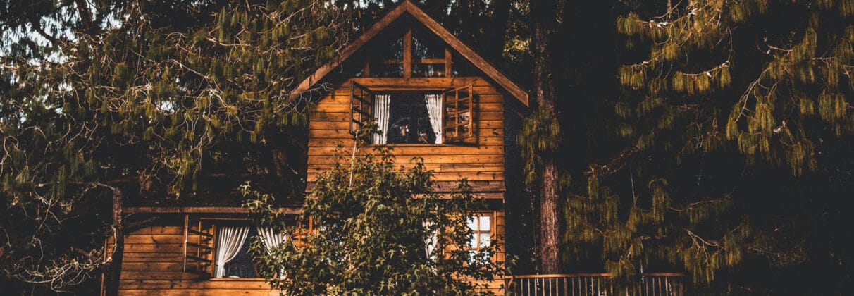 نمای ساختمان پایدار؛ راهی بهسوی معماری سبز و آیندهمحور - pexels angelacavina 2380249 نمای ساختمان پایدار؛ راهی بهسوی معماری سبز و آیندهمحور