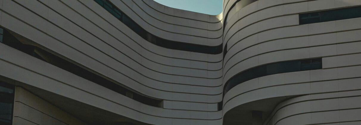 نمای ساختمان با خطوط منحنی؛ تحول در طراحی مدرن شهری - pexels aysegul aytoren 46790226 12257034 نمای ساختمان با خطوط منحنی؛ تحول در طراحی مدرن شهری