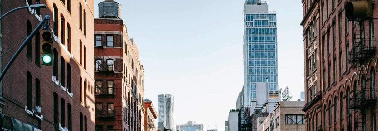 نمای ساختمان چشم نواز؛ ترکیب هنر، نور و مصالح در معماری مدرن