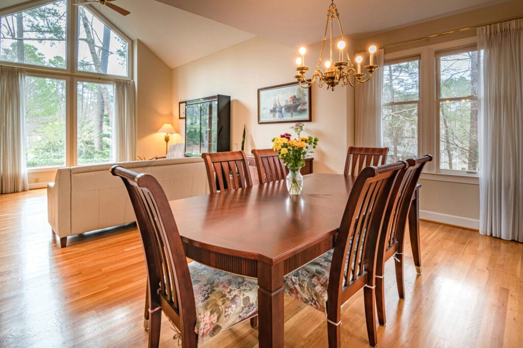 طراحی داخلی با پنجره بزرگ؛ راز نور، فضا و زیبایی در دکوراسیون مدرن - pexels curtis adams 1694007 3935317 جمعبندی و نکات نهایی طراحی داخلی با پنجره بزرگ