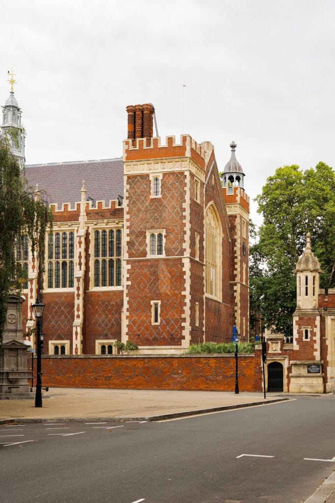 طراحی نما سنتی؛ بازگشت اصالت به معماری ایرانی - pexels ekrulila 34415901 طراحی نما سنتی؛ بازگشت اصالت به معماری ایرانی