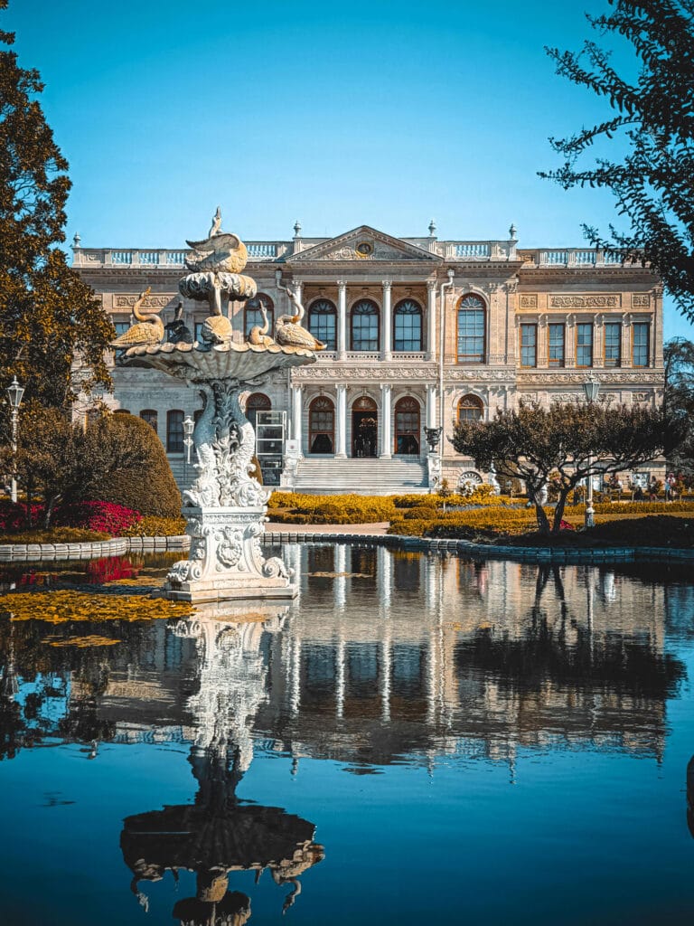 طراحی نمای ساختمان لوکس؛ شاهکار معماری در نگاه اول