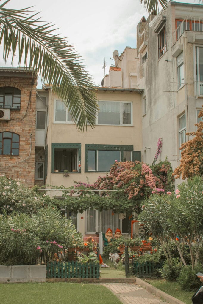 نمای ساختمان مسکونی؛ ایده‌های مدرن و لوکس برای خانه‌ای چشم‌نواز