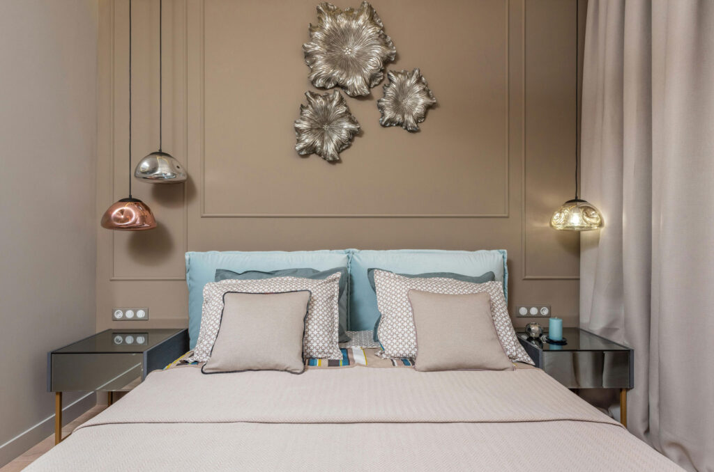 طراحی داخلی با رنگ نقرهای؛ ترکیبی از ظرافت، مدرنیته و آرامش - pexels heyho 6899436 اکسسوریها و وسایل تزئینی در طراحی داخلی با رنگ نقرهای