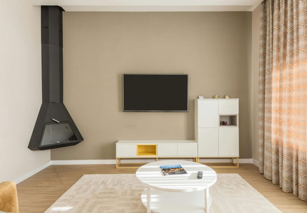 طراحی داخلی مینیمال لوکس؛ ترکیب هنرمندانه سادگی و ثروت! - pexels heyho 7546713 ترکیب مینیمالیسم با تکنولوژی در طراحی داخلی مینیمال لوکس