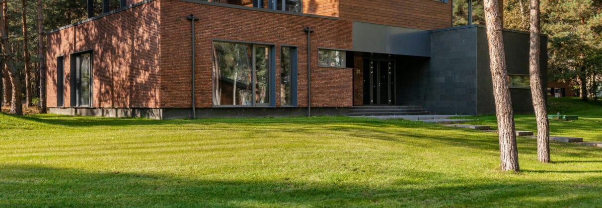 نمای ساختمان شیک با آجر نسوز؛ ترکیب زیبایی، دوام و اصالت در معماری مدرن ایران - pexels heyho 7598368 نمای ساختمان شیک با آجر نسوز؛ ترکیب زیبایی، دوام و اصالت در معماری مدرن ایران