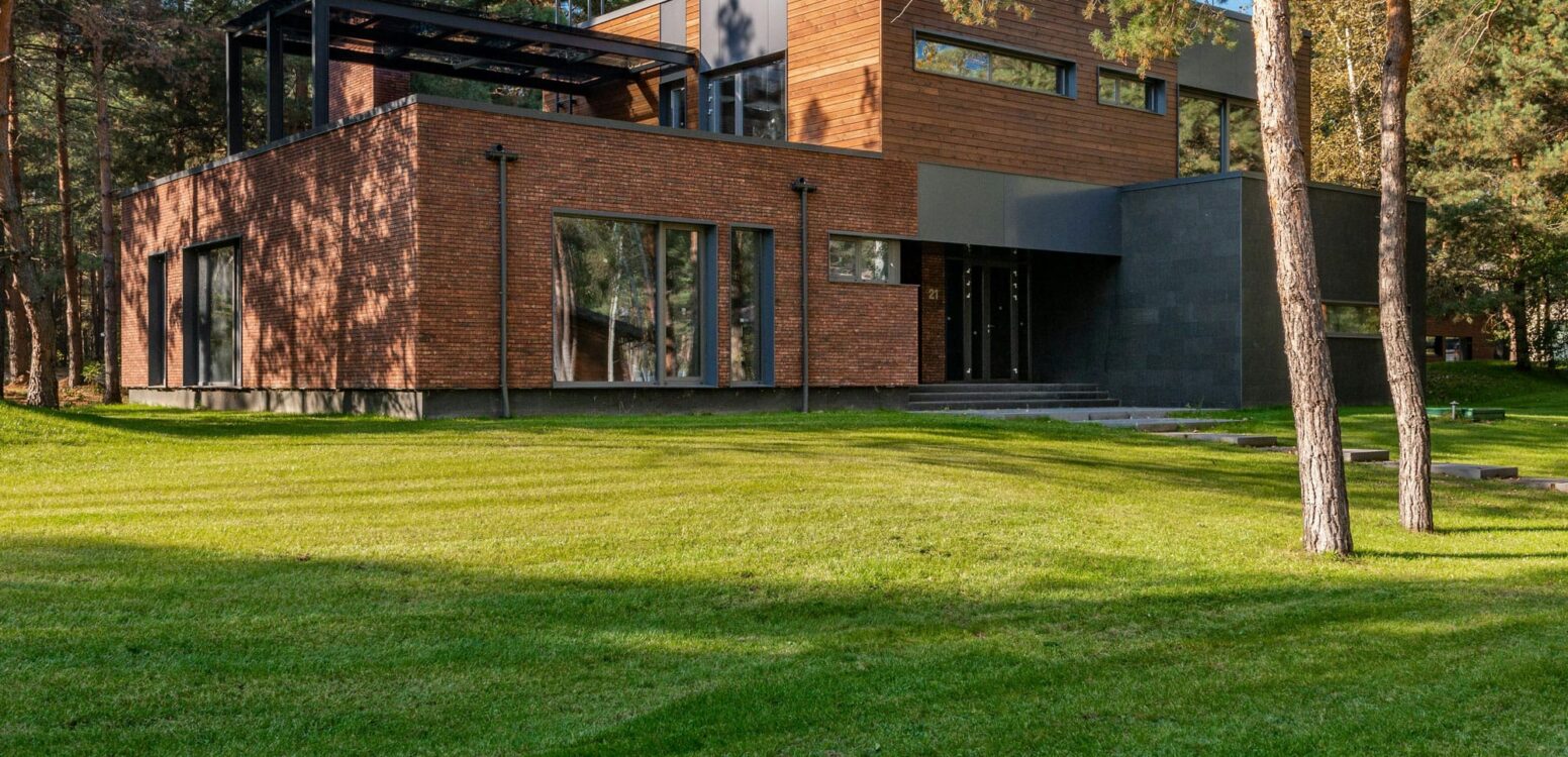 نمای ساختمان شیک با آجر نسوز؛ ترکیب زیبایی، دوام و اصالت در معماری مدرن ایران