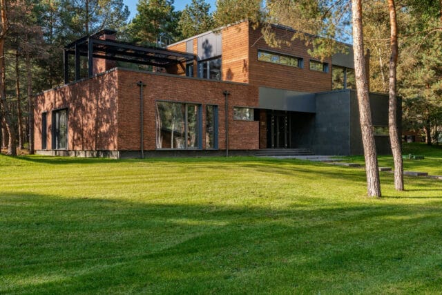 نمای ساختمان شیک با آجر نسوز؛ ترکیب زیبایی، دوام و اصالت در معماری مدرن ایران - pexels heyho 7598368 نمای ساختمان شیک با آجر نسوز؛ ترکیب زیبایی، دوام و اصالت در معماری مدرن ایران