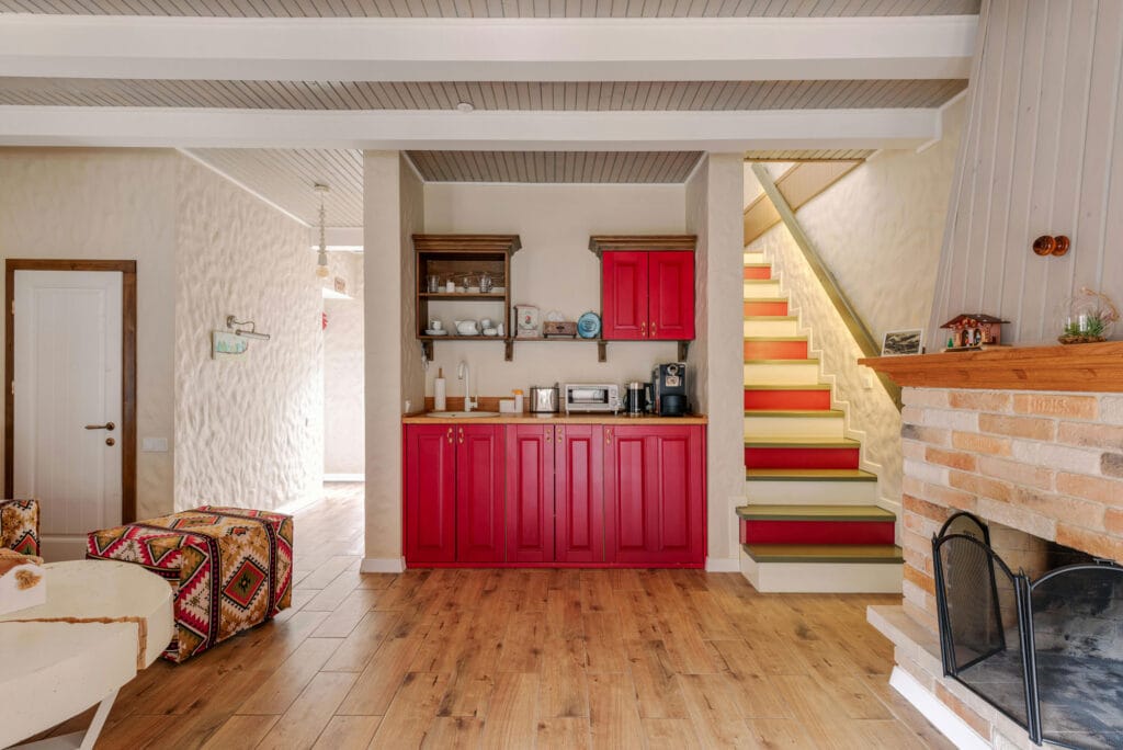 طراحی داخلی با رنگ نقرهای؛ ترکیبی از ظرافت، مدرنیته و آرامش - pexels heyho 7746589 استفاده از رنگ نقرهای در اتاق خواب