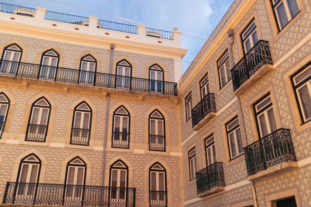 طراحی نما سنتی؛ بازگشت اصالت به معماری ایرانی - pexels hillaryfox 1615812 نکات کلیدی در اجرای طراحی نما سنتی