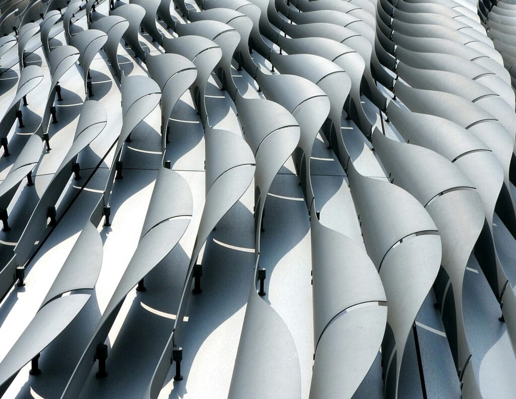 نمای ساختمان با خطوط منحنی؛ تحول در طراحی مدرن شهری - pexels john 7286946 معایب و چالشهای طراحی نمای ساختمان با خطوط منحنی