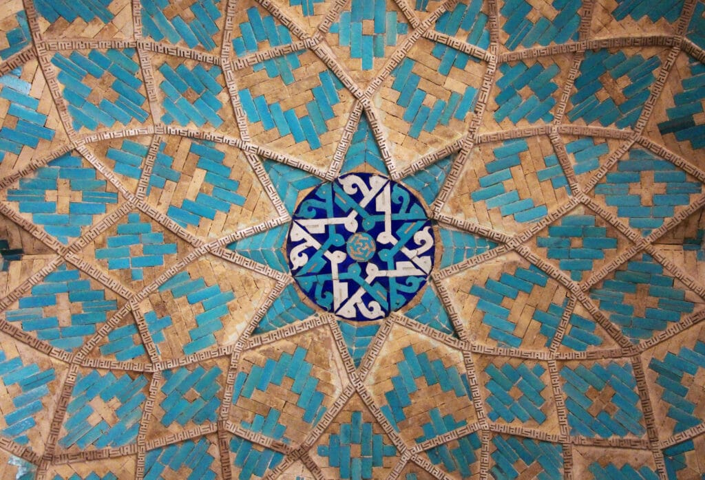 راز زیبایی و اصالت در طراحی داخلی ایرانی: ترکیب هنر، فرهنگ و معماری اصیل - pexels marziyeh tabeshfard 415408 7831858 تفاوت طراحی داخلی ایرانی با سبکهای مدرن