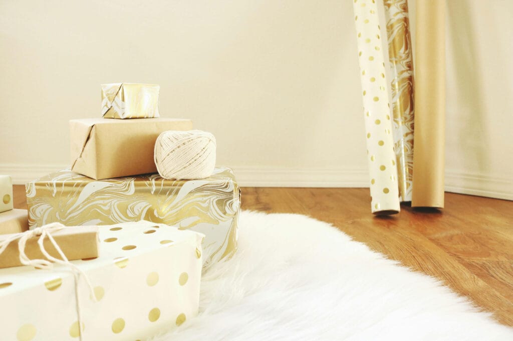 طراحی داخلی با رنگهای شاد؛ فرمول جادویی شادی در خانه! - pexels mdsnmdsnmdsn 3373176 استفاده از تابلوها و لوازم تزئینی رنگی