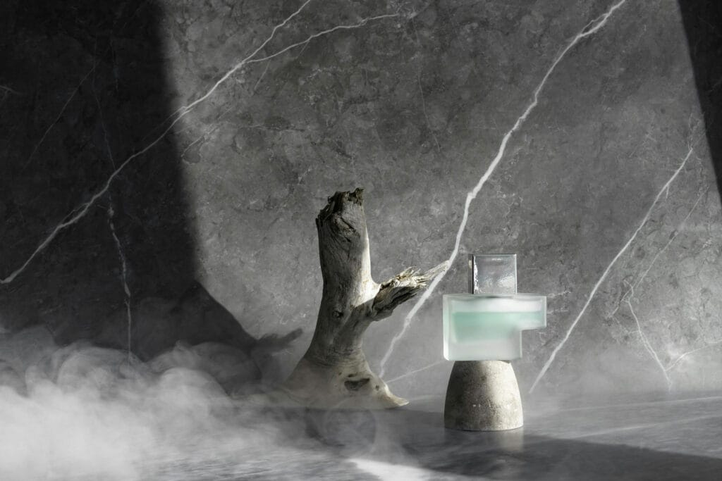 طراحی داخلی با سنگ طبیعی: راهنمای جامع و کاربردی - pexels mikhail nilov 7814963 نگهداری و مراقبت از سنگ طبیعی در طراحی داخلی