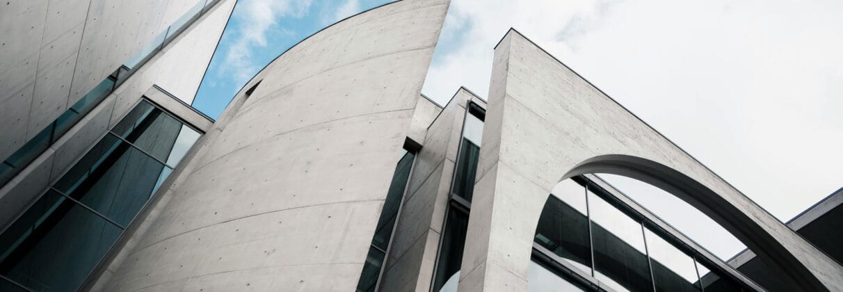 طراحی نمای ساختمان مینیمال: بازتعریفی از سادگی در معماری معاصر - pexels nadine ginzel 80607840 20578678 طراحی نمای ساختمان مینیمال: بازتعریفی از سادگی در معماری معاصر