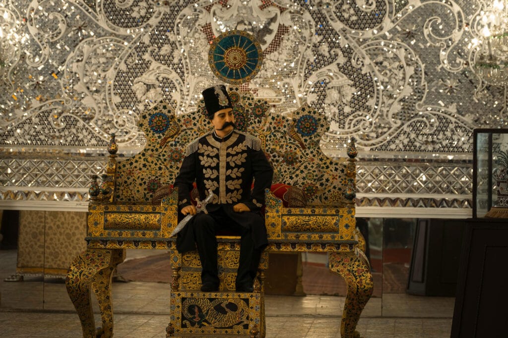 راز زیبایی و اصالت در طراحی داخلی ایرانی: ترکیب هنر، فرهنگ و معماری اصیل - pexels necatiomerk 29872086 مواد و متریال در طراحی داخلی ایرانی