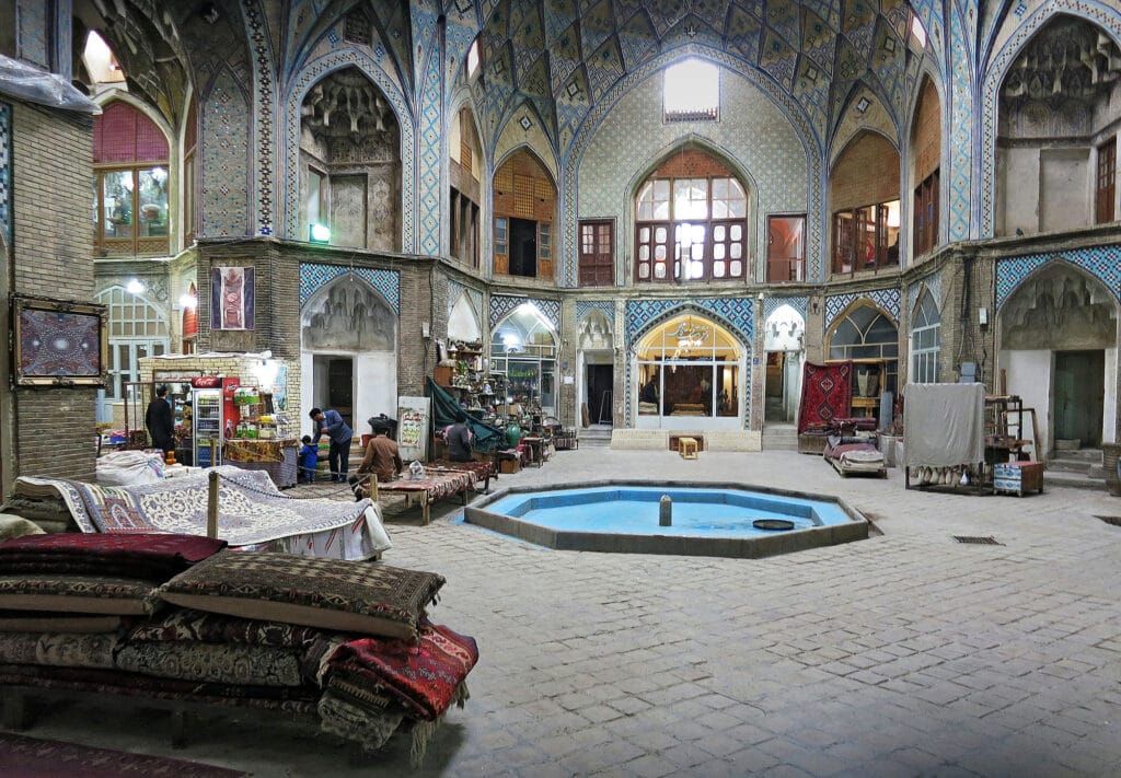 طراحی داخلی با آبنما؛ تلفیقی از آرامش، زیبایی و طبیعت در فضاهای مدرن - pexels sani 5651708 اشتباهات رایج در طراحی داخلی با آبنما