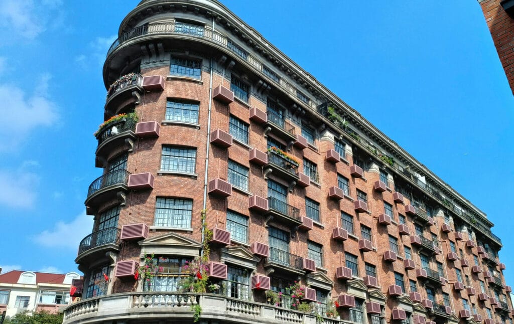 نمای ساختمان آپارتمان زیبا؛ مقدمهای بر زیبایی شهری - pexels taishangxue520 2152468273 34469759 جمعبندی: نمای ساختمان آپارتمان زیبا؛ فراتر از ظاهر