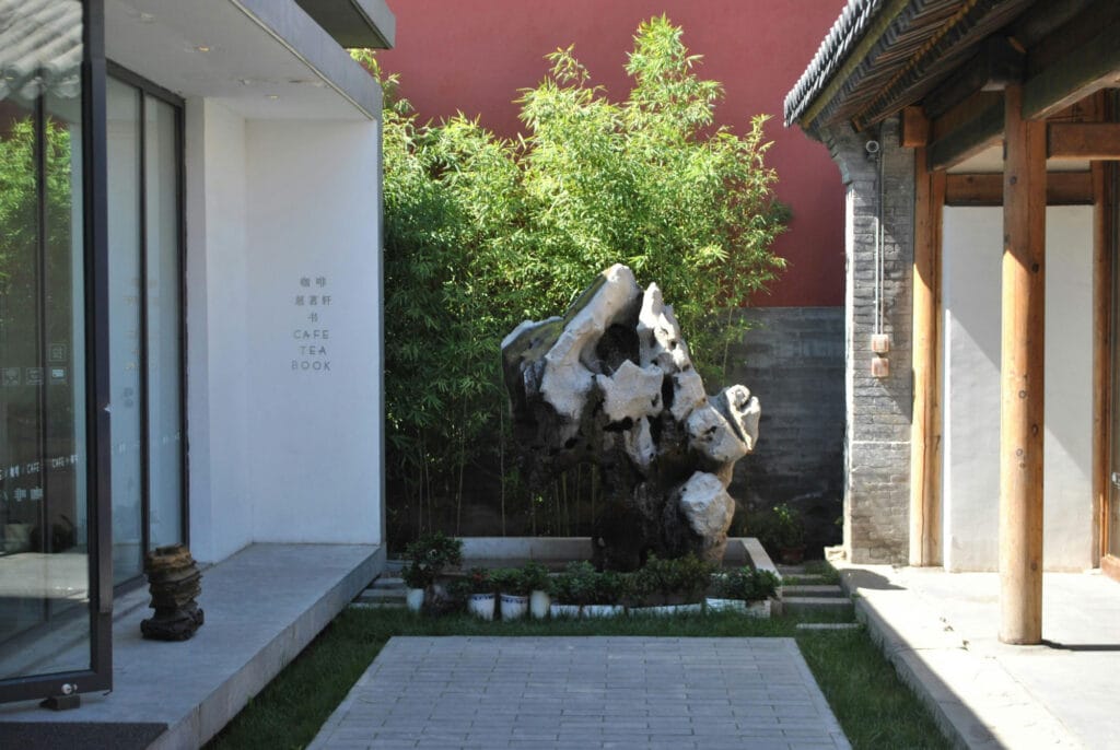 طراحی داخلی با سنگ طبیعی: راهنمای جامع و کاربردی - pexels valeria drozdova 2148646707 33551395 هزینههای طراحی داخلی با سنگ طبیعی