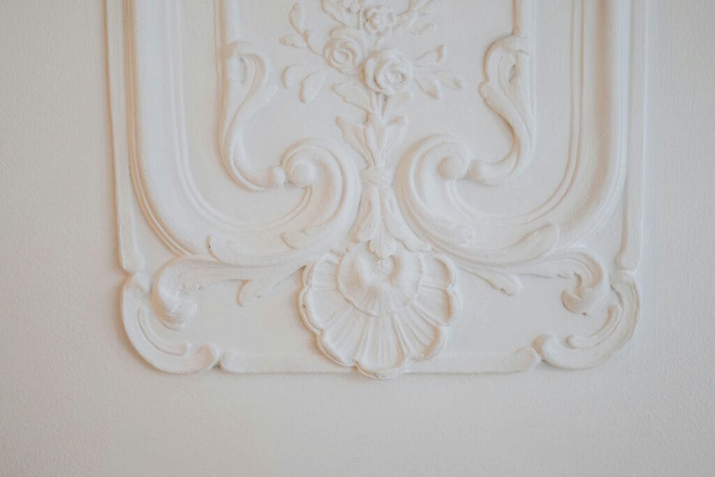 طراحی داخلی با گچبری مدرن؛ ترکیب هنر کلاسیک با سبک زندگی معاصر - pexels valeriya 15380984 سوالات متداول درباره طراحی داخلی با گچبری مدرن