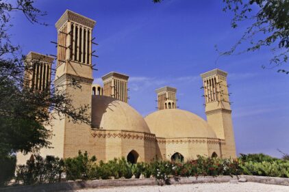 راهنمای خرید آجر آذرخش در کیش + بررسی اقلیم، رنگ و نکات فنی