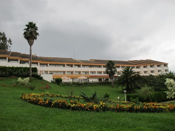 راهنمای خرید آجر آذرخش در ساری | انتخاب هوشمند برای اقلیم مرطوب و معماری شمالی