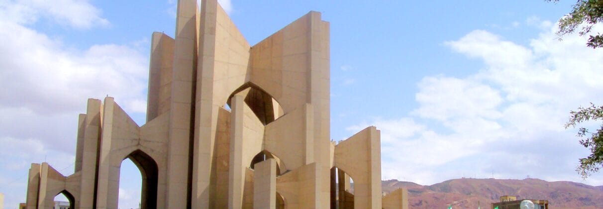 راهنمای خرید آجر آذرخش در تبریز | دوام، زیبایی و اصالت در یک انتخاب حرفه‌ای