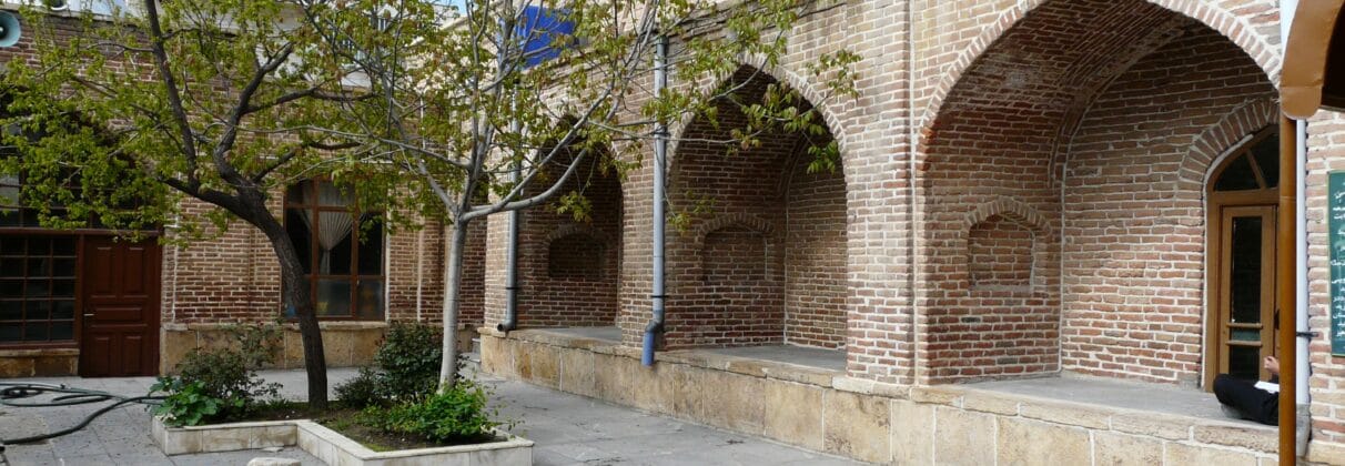 خرید آجر آذرخش در مهاباد | نمایی ماندگار برای معماری کوهستانی کردستان