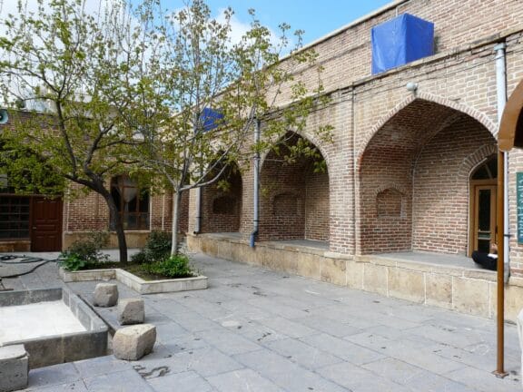 خرید آجر آذرخش در مهاباد | نمایی ماندگار برای معماری کوهستانی کردستان