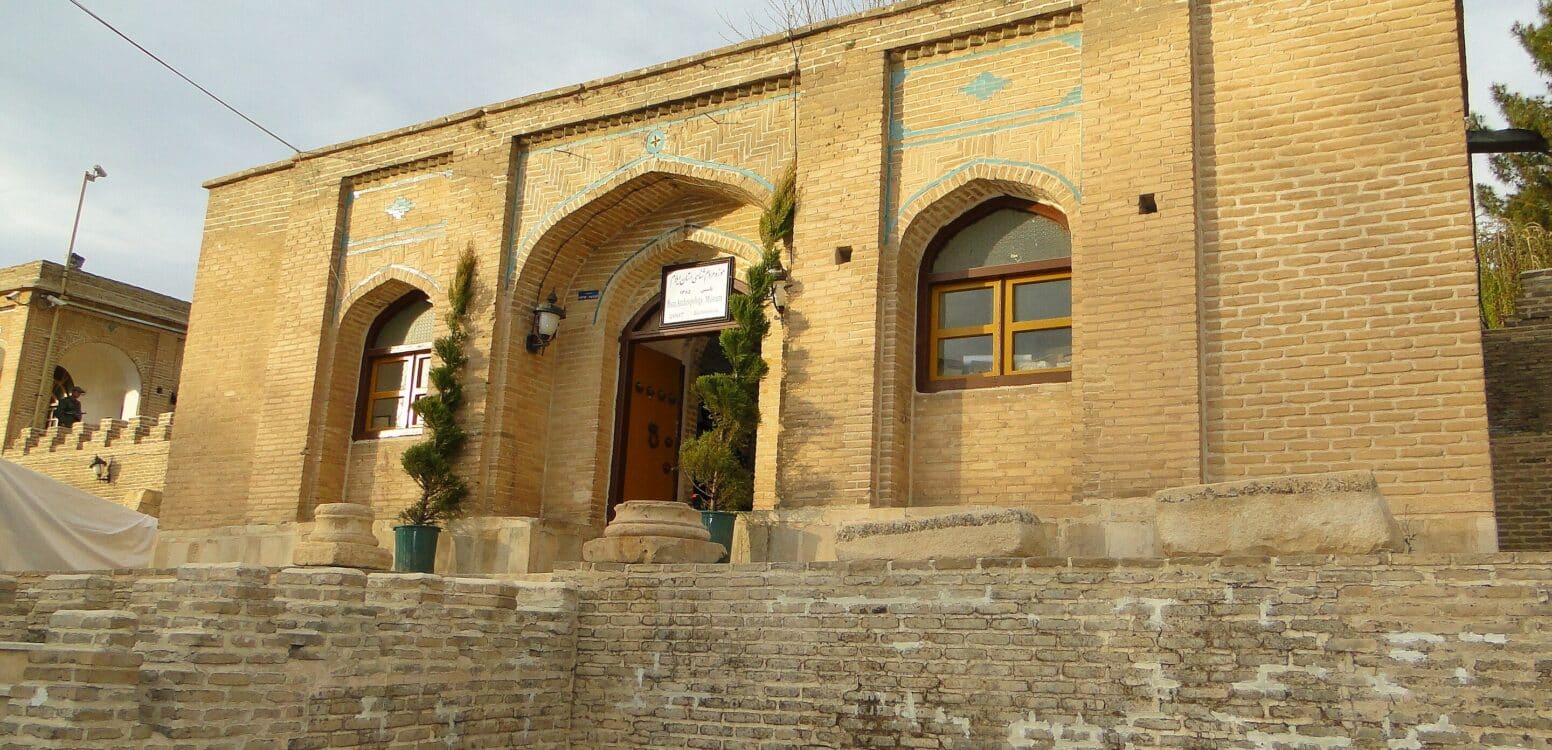 راهنمای خرید آجر آذرخش در ایلام | مقاوم در برابر گرما، شوره و نوسانات اقلیمی غرب کشور
