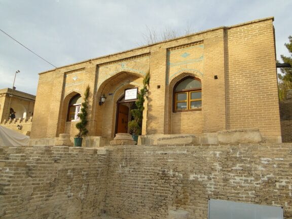 راهنمای خرید آجر آذرخش در ایلام | مقاوم در برابر گرما، شوره و نوسانات اقلیمی غرب کشور