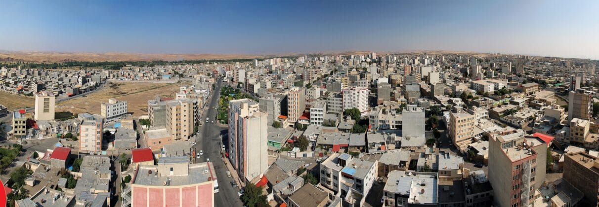 راهنمای خرید آجر آذرخش در میانه | بررسی اقلیم، قیمت، کاربردها و مدل‌های پیشنهادی