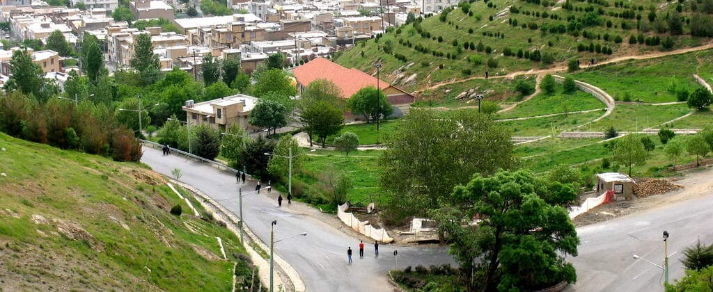 راهنمای کامل خرید آجر آذرخش در کردستان | انتخابی مقاوم برای اقلیم سرد کوهستانی