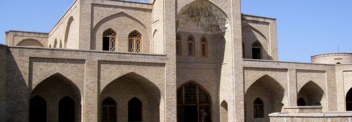 راهنمای جامع خرید آجر آذرخش در مرند | انتخاب هوشمند برای معماری مقاوم و زیبا