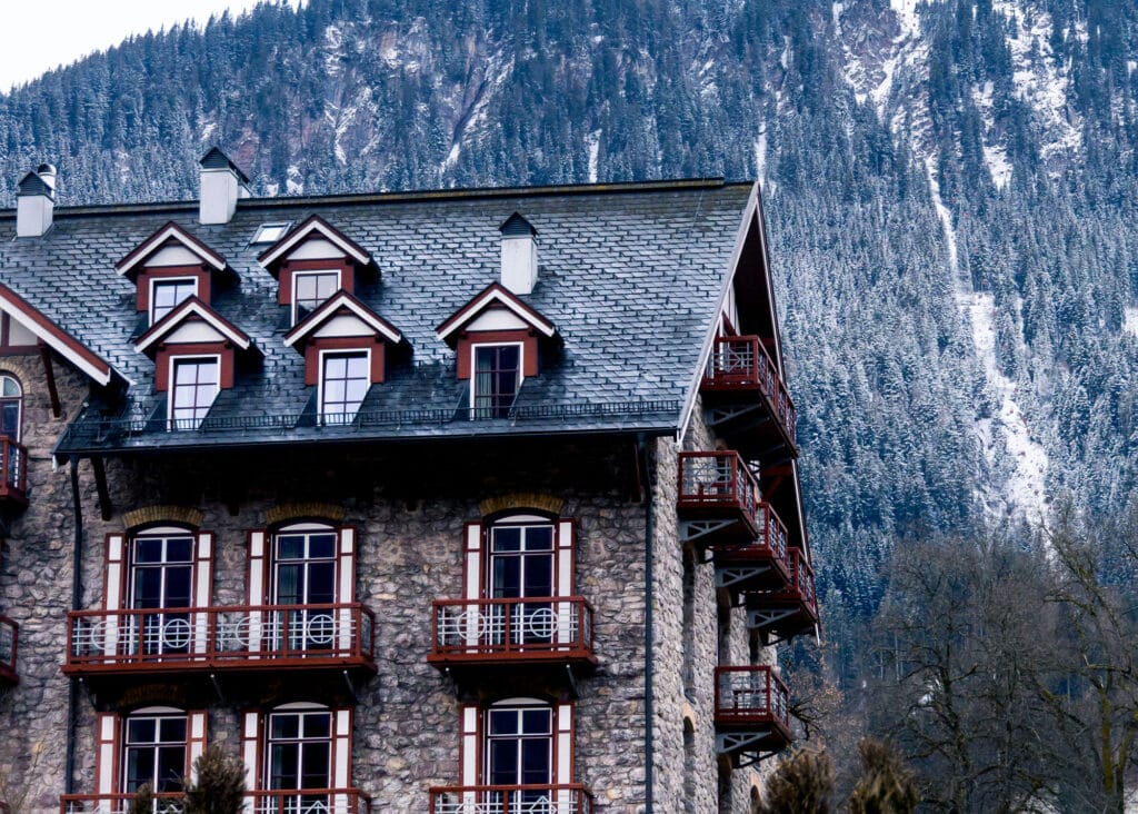 سبک‌های رایج معماری نما در مناطق کوهستانی