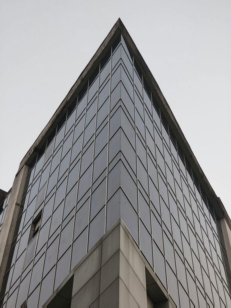 نمای ساختمان با کرتین وال: زیبایی، دوام و مدرنیته در یک قاب