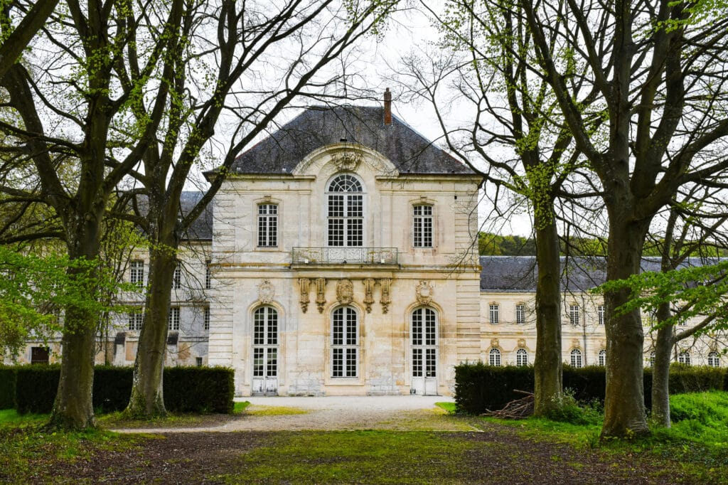 هزینه طراحی و اجرای نمای ساختمان همکف کلاسیک