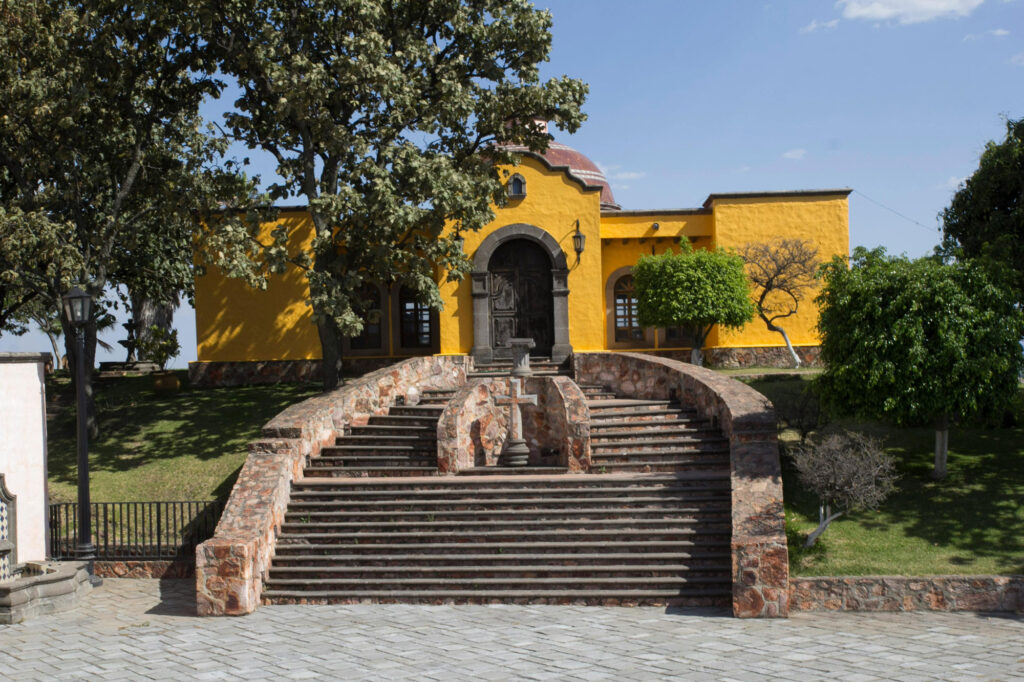 نورپردازی در نمای ساختمان ویلایی همکف