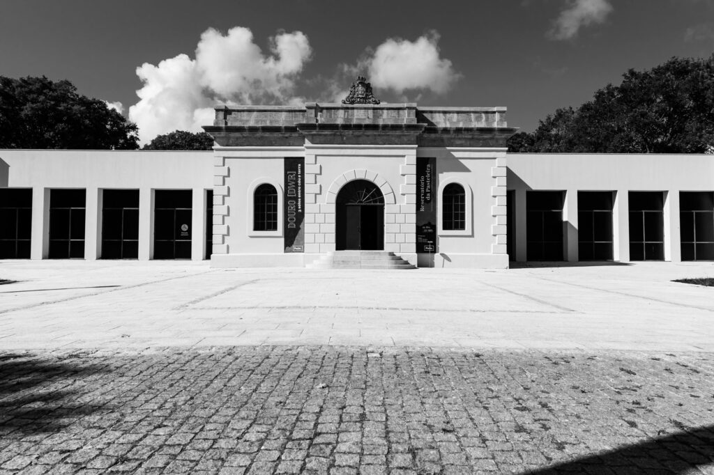 جمع‌بندی: چگونه بهترین نمای ساختمان ویلایی همکف را طراحی کنیم؟