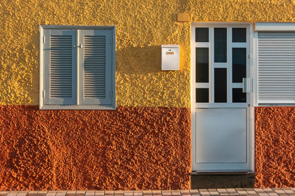 نمای ساختمان مسکونی ساده؛ راهنمای جامع برای طراحی شیک و اقتصادی - pexels jan van der wolf 11680885 30832985 هزینه اجرای نمای ساختمان مسکونی ساده در سال ۱۴۰۴