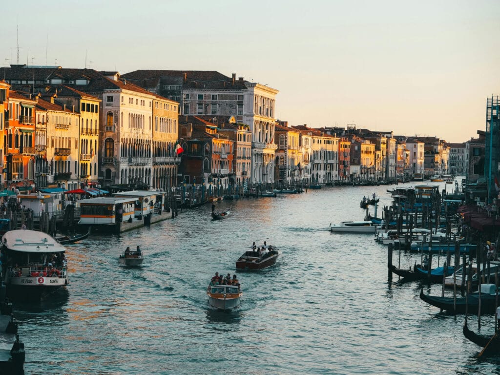 ایده‌های نوآورانه برای نمای ساختمان در کنار دریا