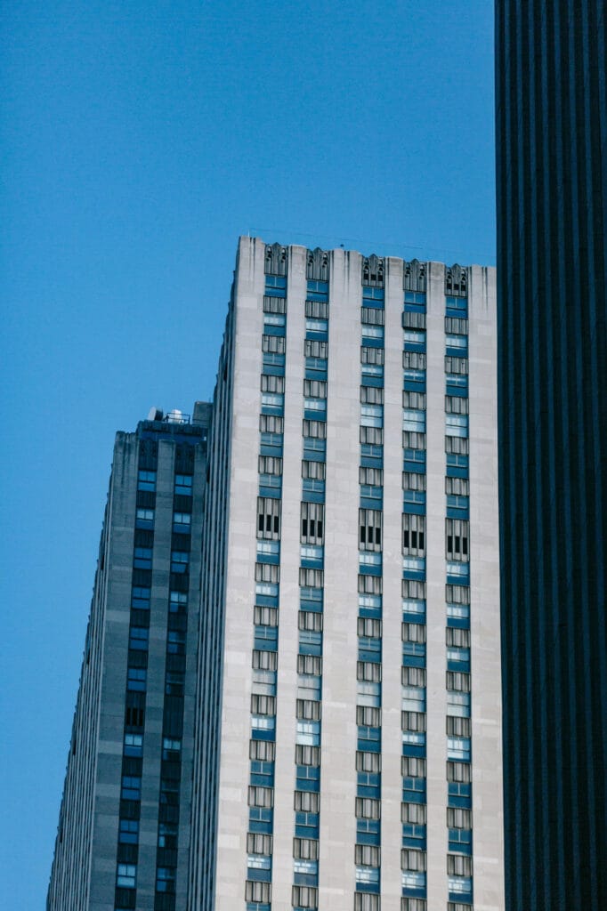 نمای ساختمان با رنگ خاکستری: انتخابی مدرن و ماندگار - pexels laura tancredi 7077993 نمای ساختمان با رنگ خاکستری: انتخابی مدرن و ماندگار