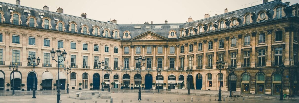 طراحی نمای ساختمان سنتی؛ تلفیق اصالت و زیبایی در معماری ایرانی