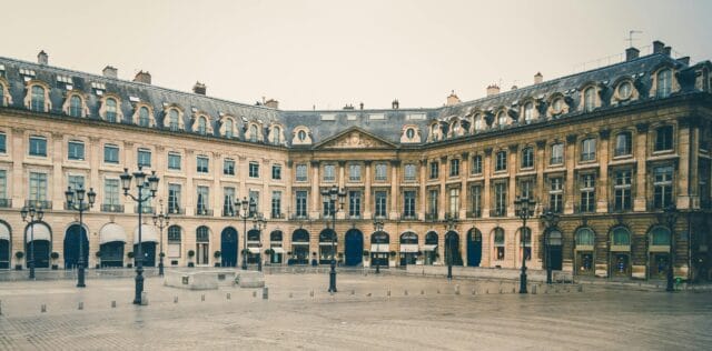 طراحی نمای ساختمان سنتی؛ تلفیق اصالت و زیبایی در معماری ایرانی