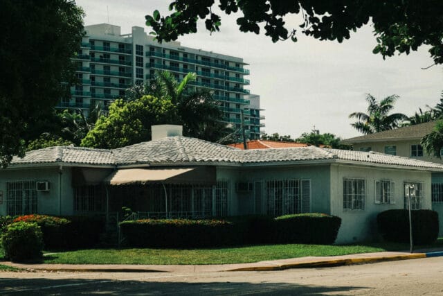 نمای ساختمان یک طبقه مدرن | راهنمای کامل برای طراحی نمای جذاب و امروزی