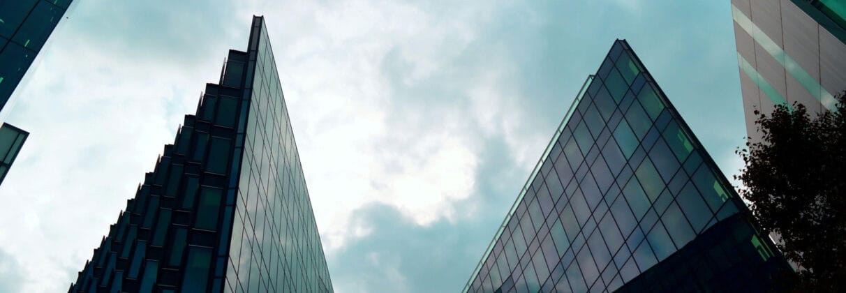 نمای ساختمان اداری مدرن؛ طراحی هوشمند برای آینده‌ی معماری شهری