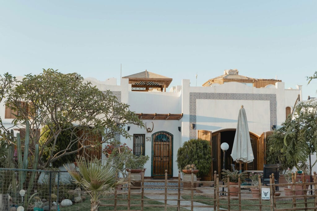 نمونه پروژه‌های واقعی با نمای ساختمان ویلا ساده