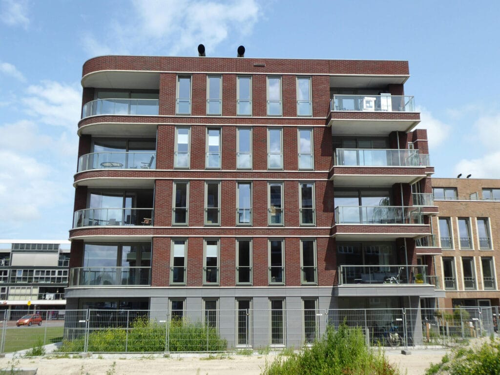 نقشه نمای ساختمان مدرن؛ طراحی، اصول و ایدههای جذاب برای نمایی خاص - pexels timothy huliselan 205951426 27467317 جمعبندی و نتیجهگیری