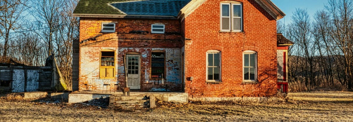 نمای ساختمان با آجر و شیشه؛ ترکیبی از سنت و مدرنیته در معماری امروز