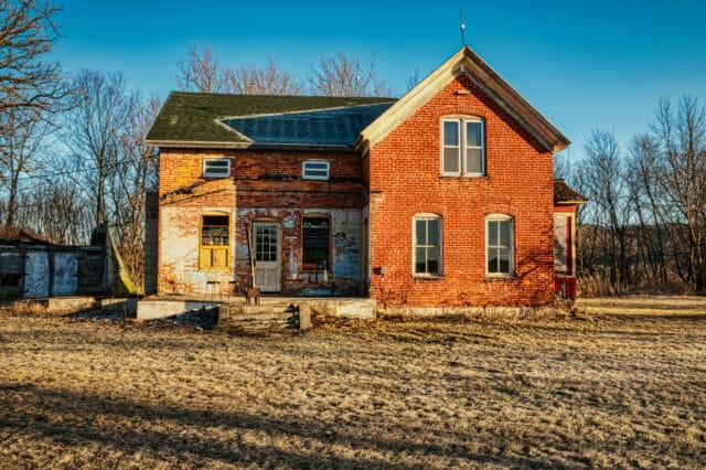 نمای ساختمان با آجر و شیشه؛ ترکیبی از سنت و مدرنیته در معماری امروز